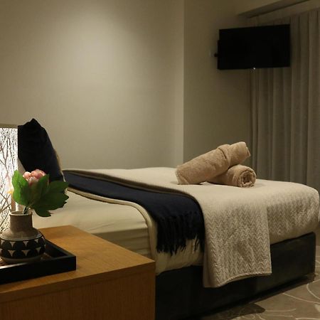 Broadbeach Stunner Modern And Central Gold Coast Extérieur photo