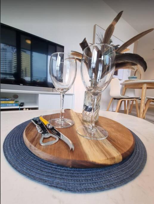 Broadbeach Stunner Modern And Central Gold Coast Extérieur photo