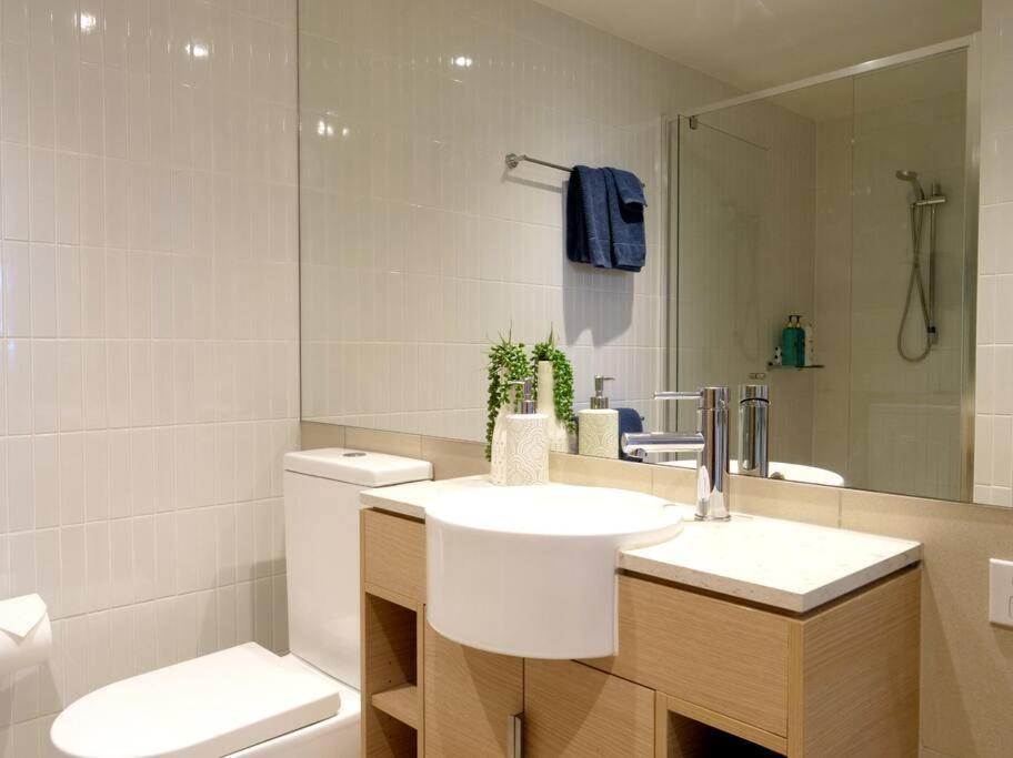 Broadbeach Stunner Modern And Central Gold Coast Extérieur photo