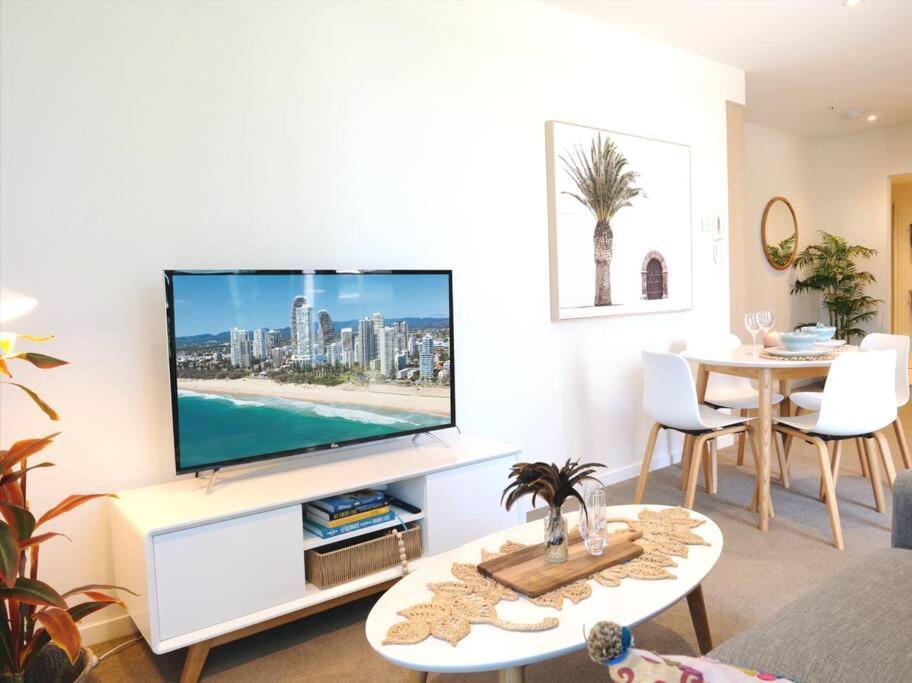 Broadbeach Stunner Modern And Central Gold Coast Extérieur photo
