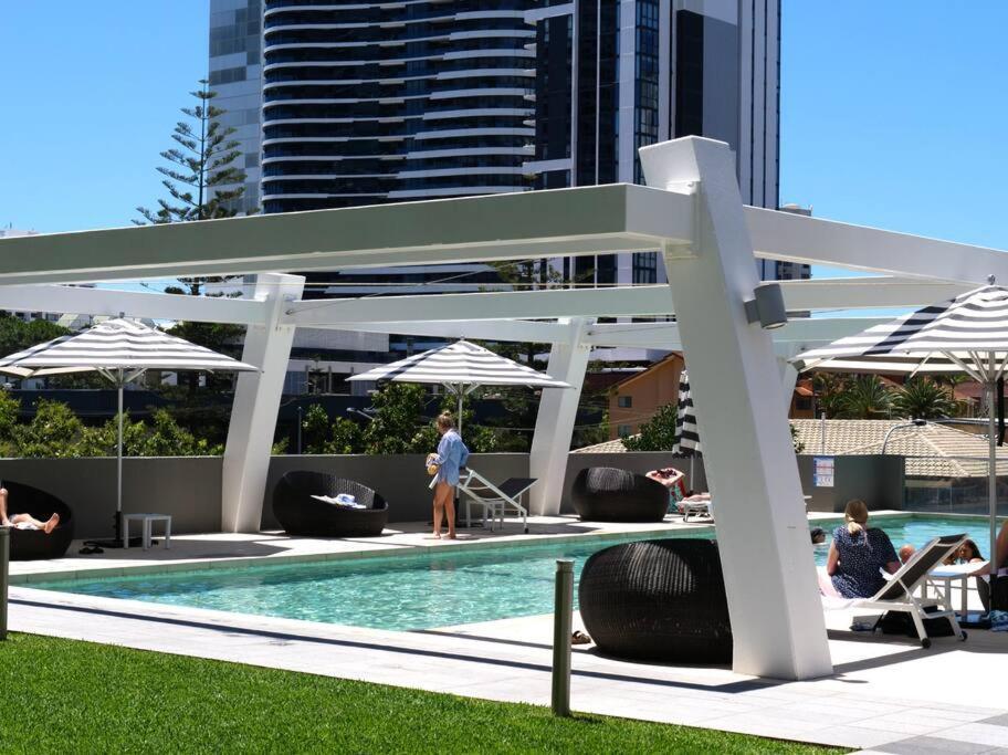 Broadbeach Stunner Modern And Central Gold Coast Extérieur photo