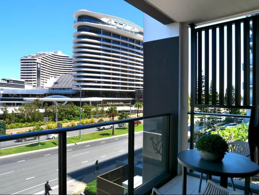 Broadbeach Stunner Modern And Central Gold Coast Extérieur photo