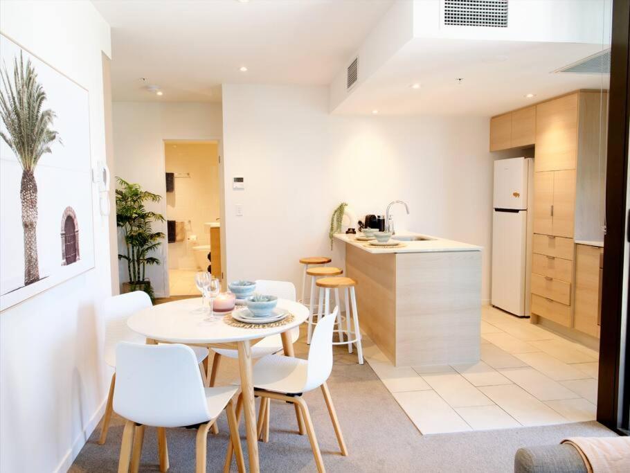 Broadbeach Stunner Modern And Central Gold Coast Extérieur photo