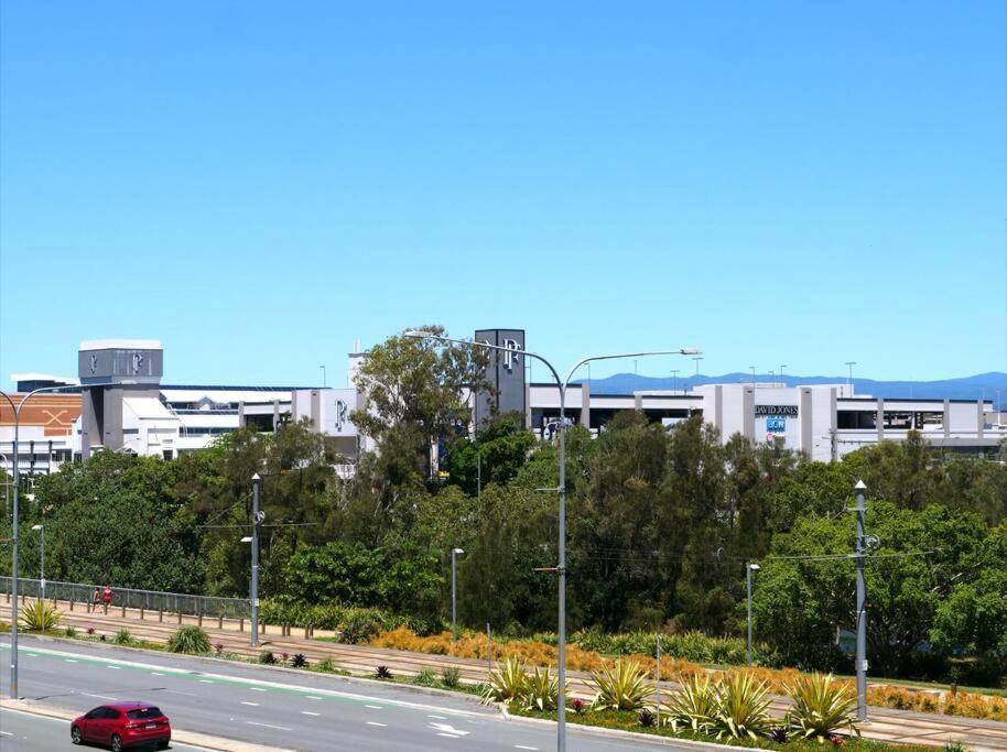 Broadbeach Stunner Modern And Central Gold Coast Extérieur photo